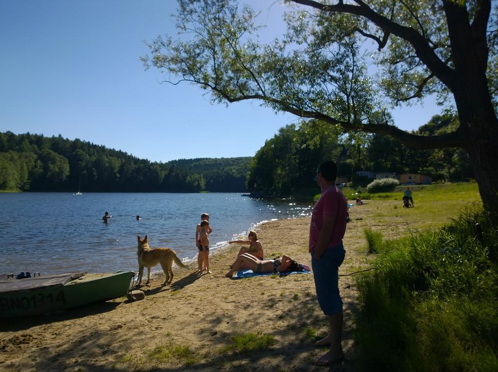 Domki Nad Jeziorem Karlowice Eksteriør billede